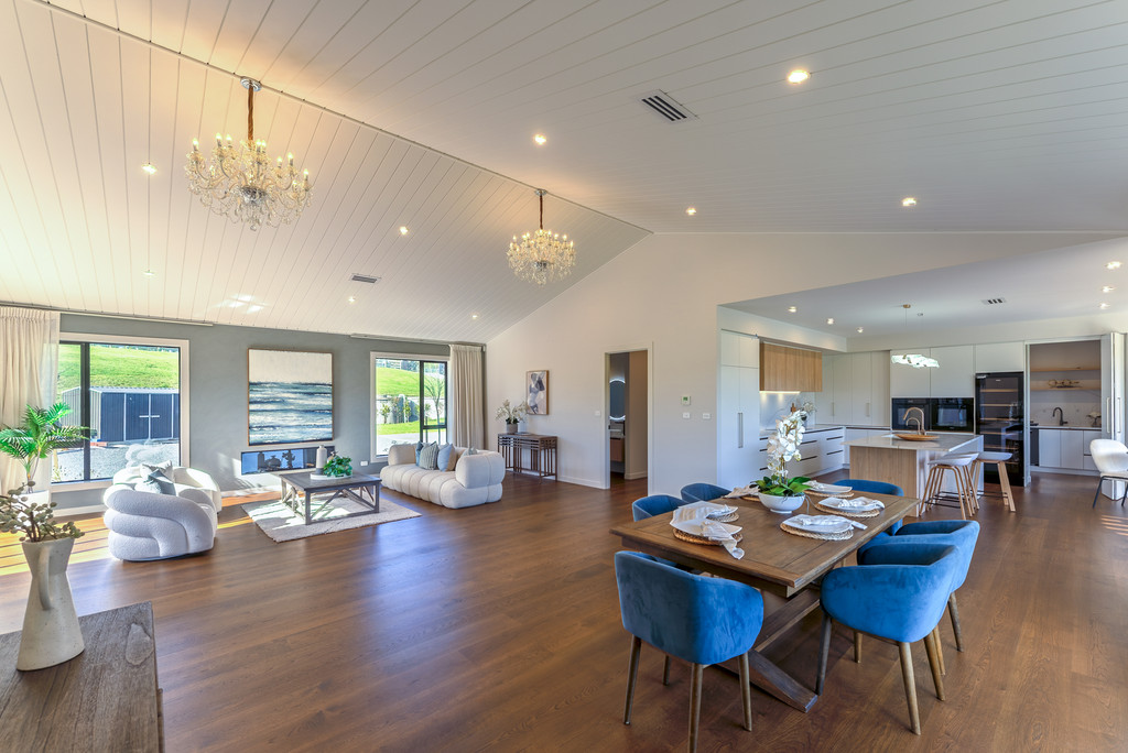 Single-Level Estate | Overseas Owners Selling