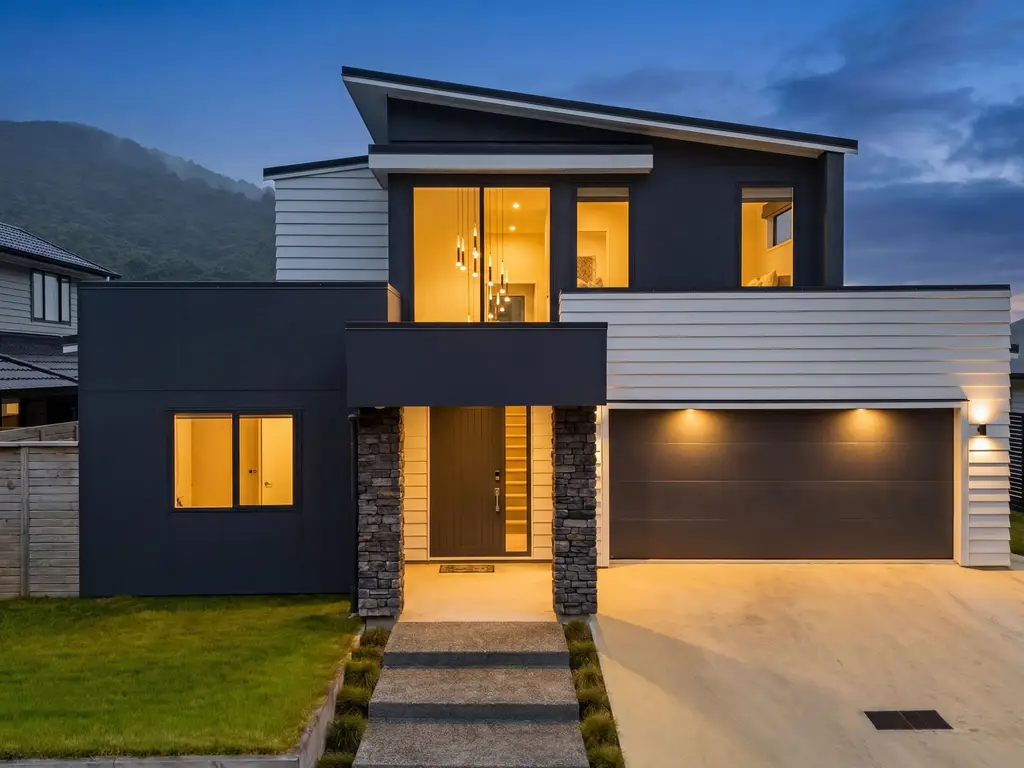 21_PorokaiwhiriStreet_Dusk