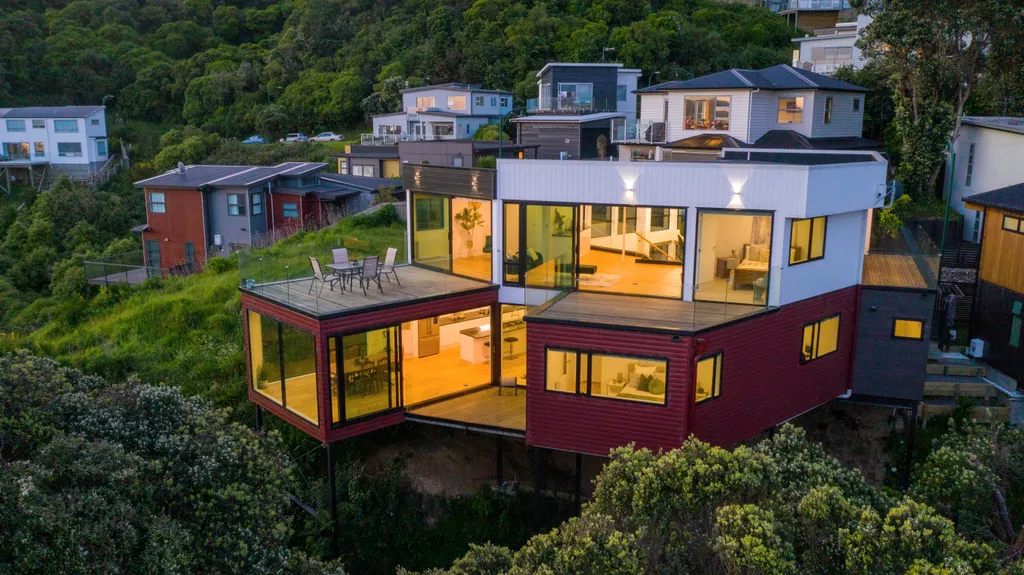 Architectural Living with a Panoramic Harbour View