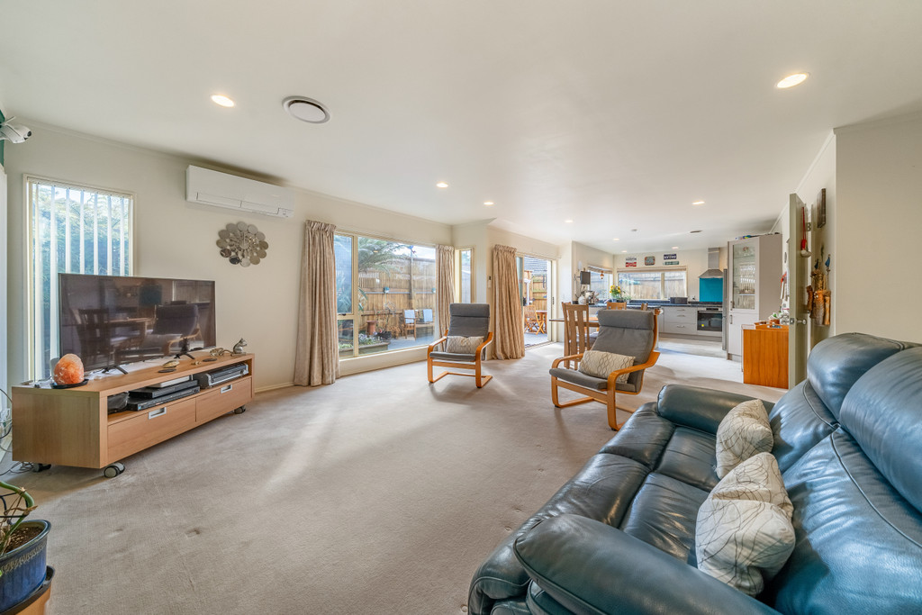 Easy Living, Sunny & Super Convenient