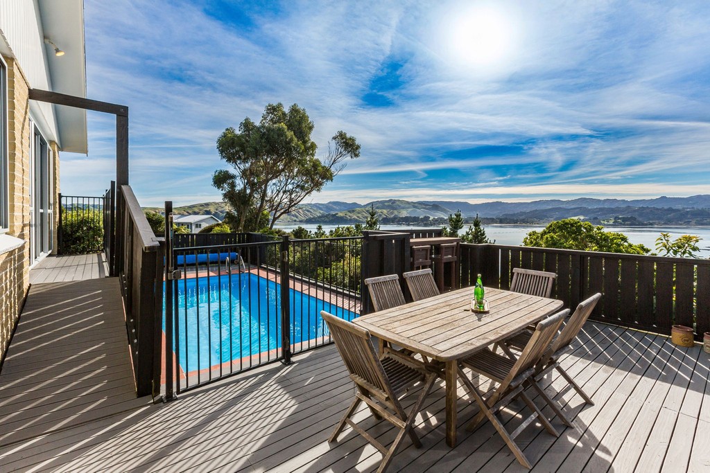 Well-Designed Family Living with Inlet Views