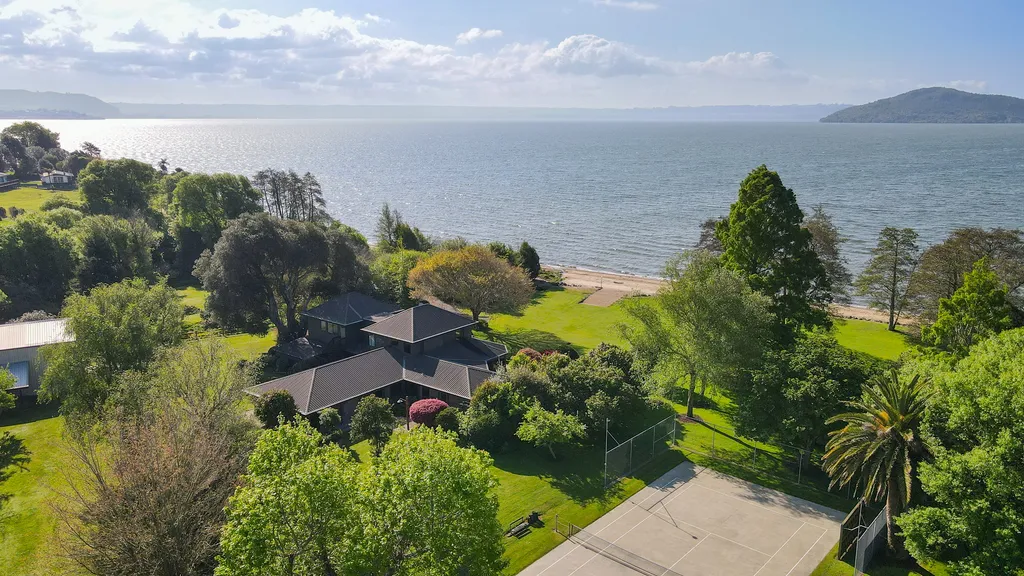 A Rare Lakefront Legacy