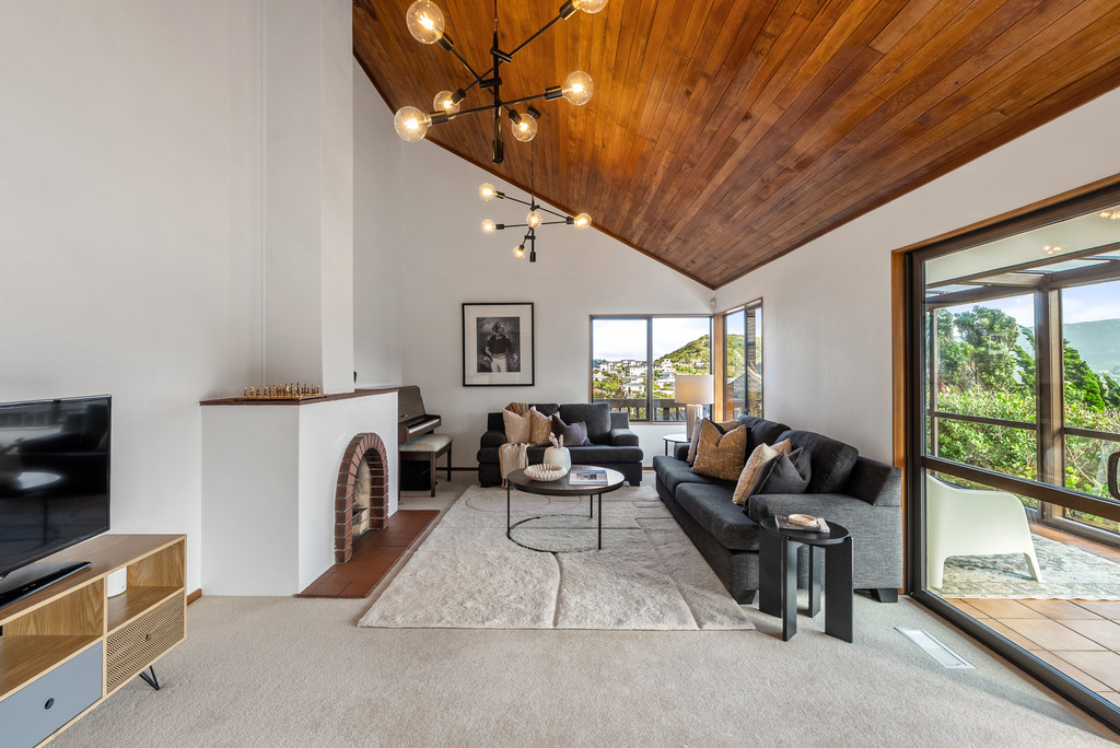 Sun, Space & Privacy in Khandallah