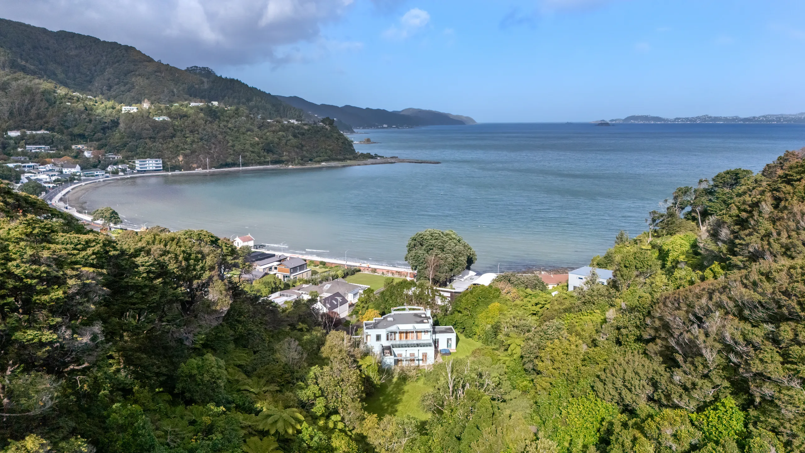 208 Marine Drive, Lowry Bay, Lower Hutt City