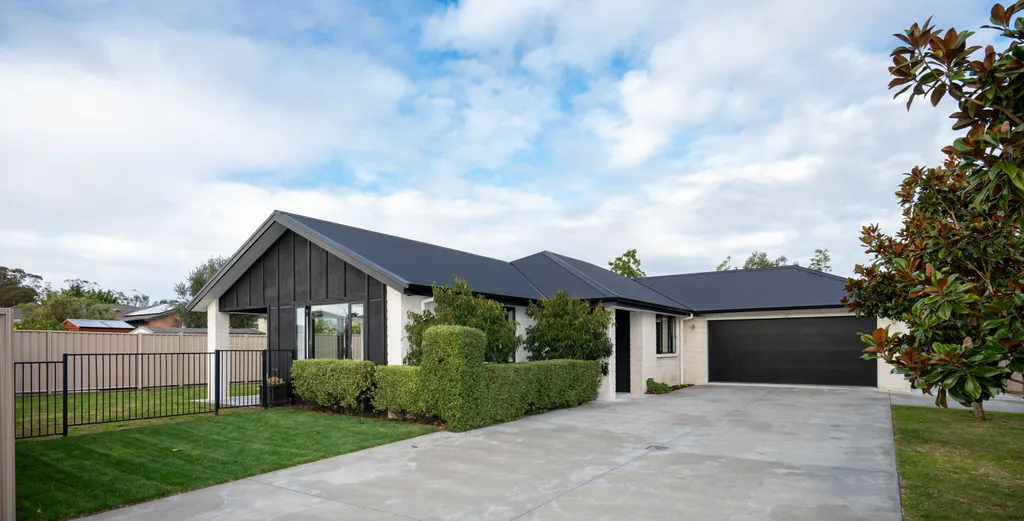 Modern Comfort in a Quiet Cul-de-Sac