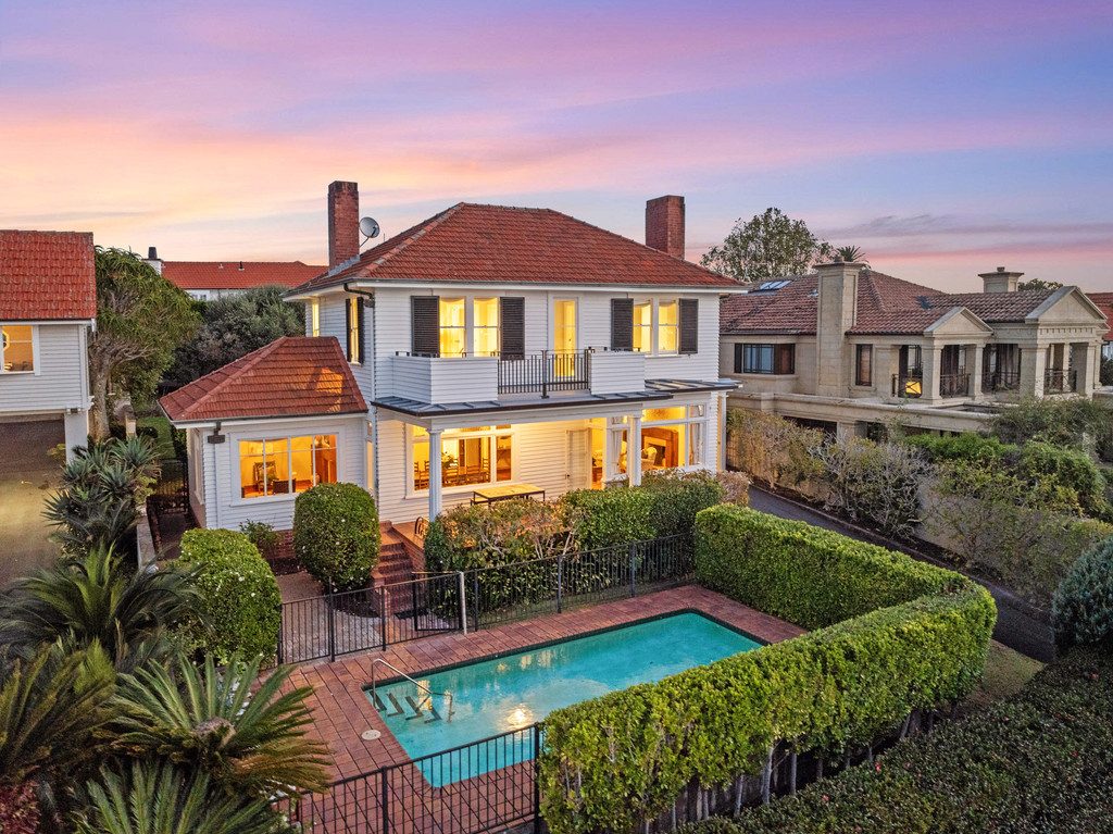 Prestige and Panoramic Views on Paritai