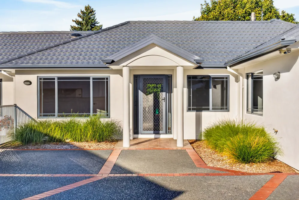 Expansive Family Home in Quiet Cul-de-sac