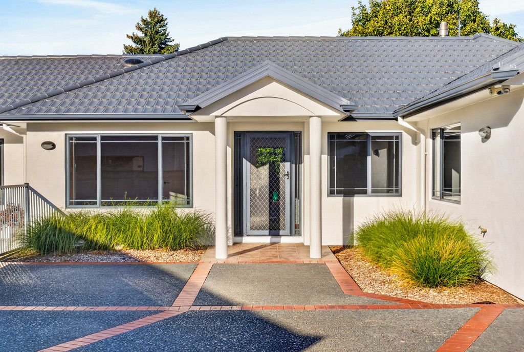 Expansive Family Home in Quiet Cul-de-sac