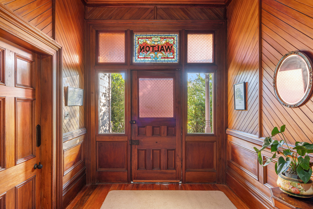 Iconic Nelson Dress-Circle Residence