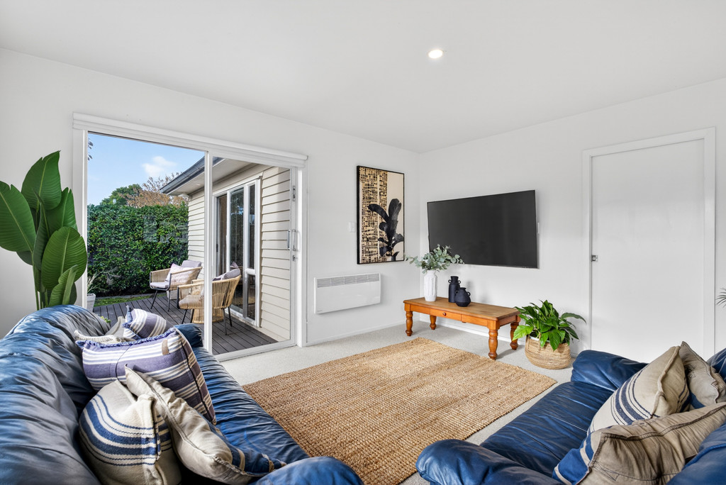 Warm, Modernised Home in a Sought After Area
