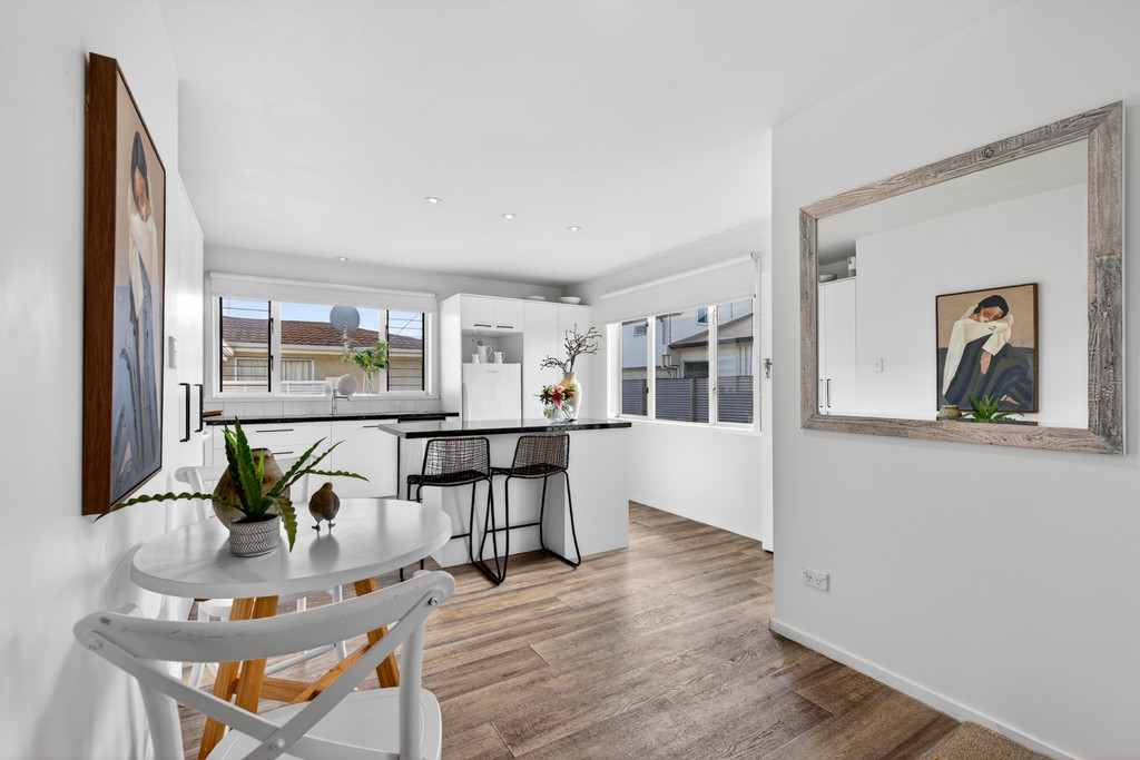 Warm, Modernised Home in a Sought After Area