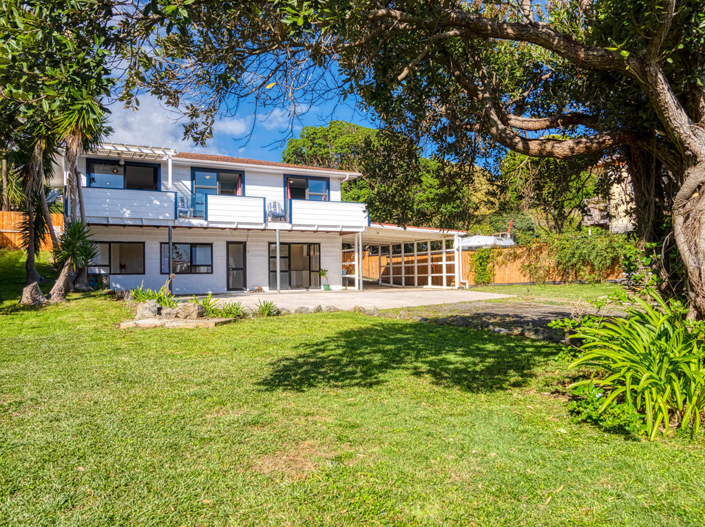 Dual-Level Living with Harbour Views