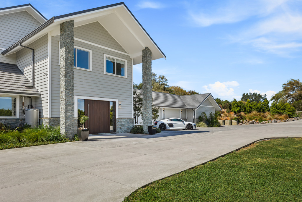 Luxury Estate Living – Ignore previous pricing