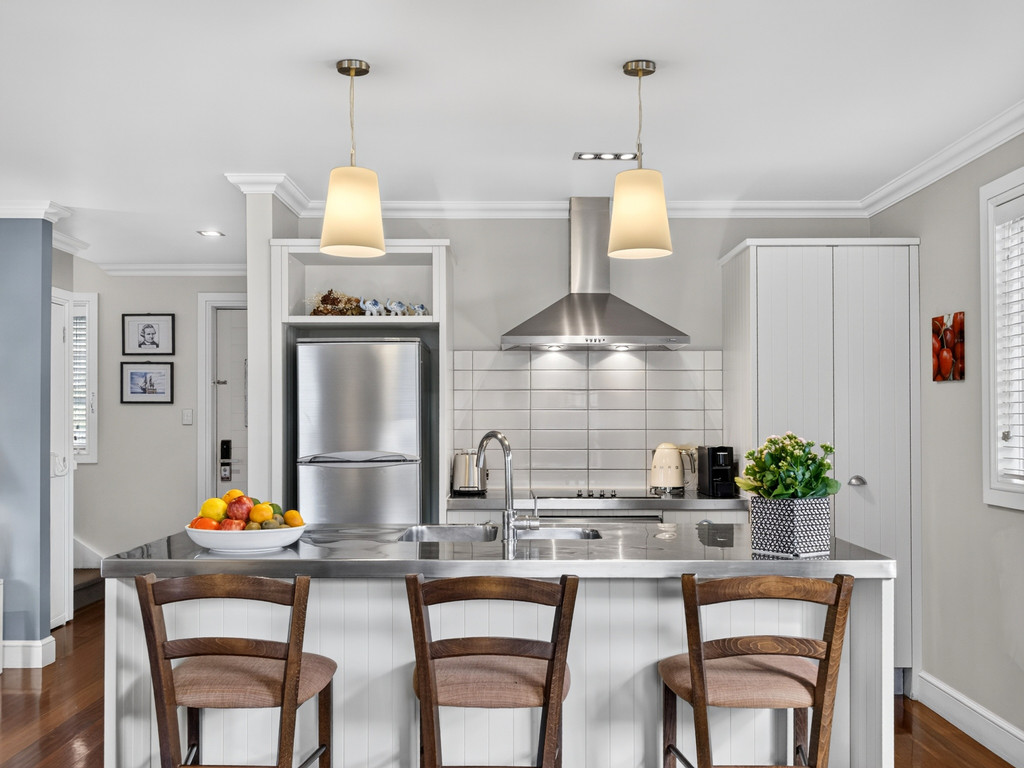 Russell Cottage Living in the Heart of Town