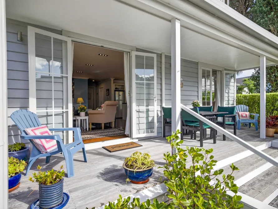 Russell Cottage Living in the Heart of Town