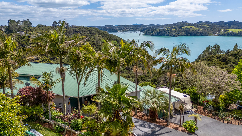 TE WAHAPU SANCTUARY: MOTIVATED OWNERS SAY SELL!