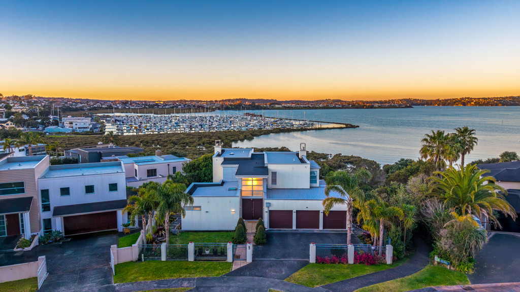 Waterfront - A Touch of Luxury in Paradise
