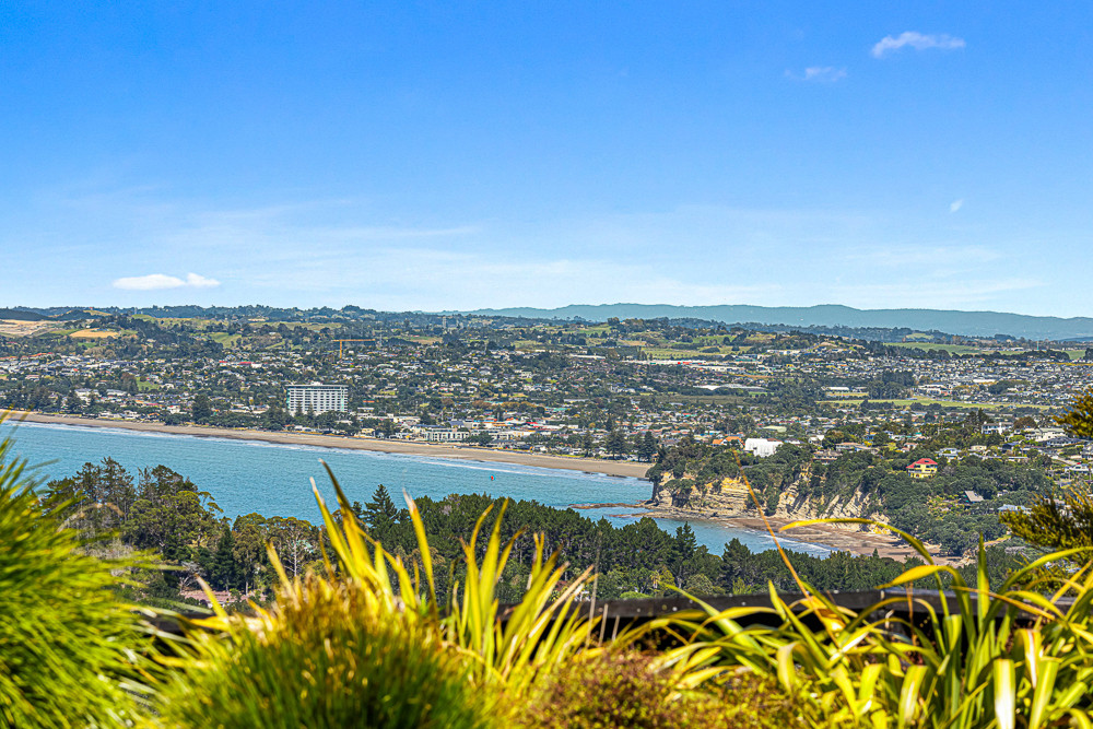 Effortless Coastal Luxury Awaits