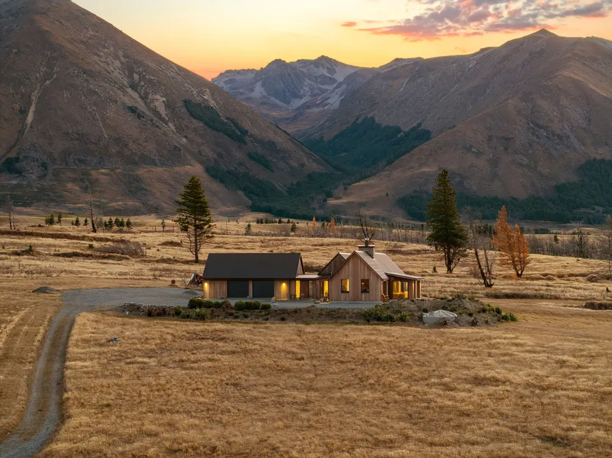 The Crown Jewel of Lake Ōhau