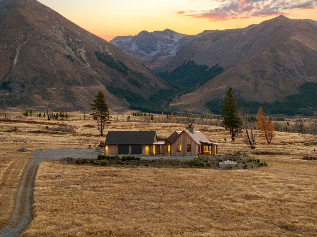 The Crown Jewel of Lake Ōhau