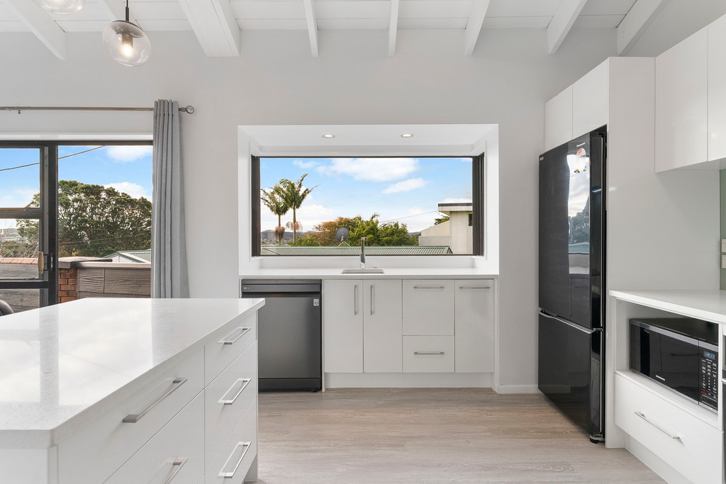 Coastal Comfort With Dual Living Appeal