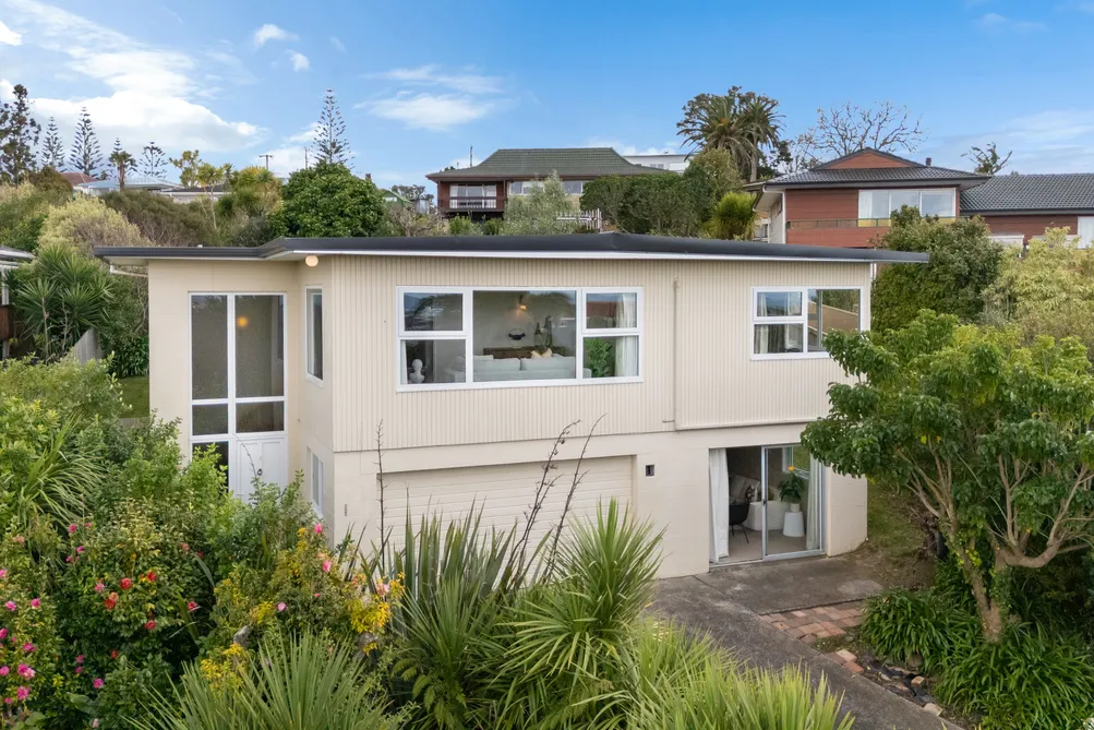 Auction Brought Forward! Tuesday 12 noon IN-ROOMS