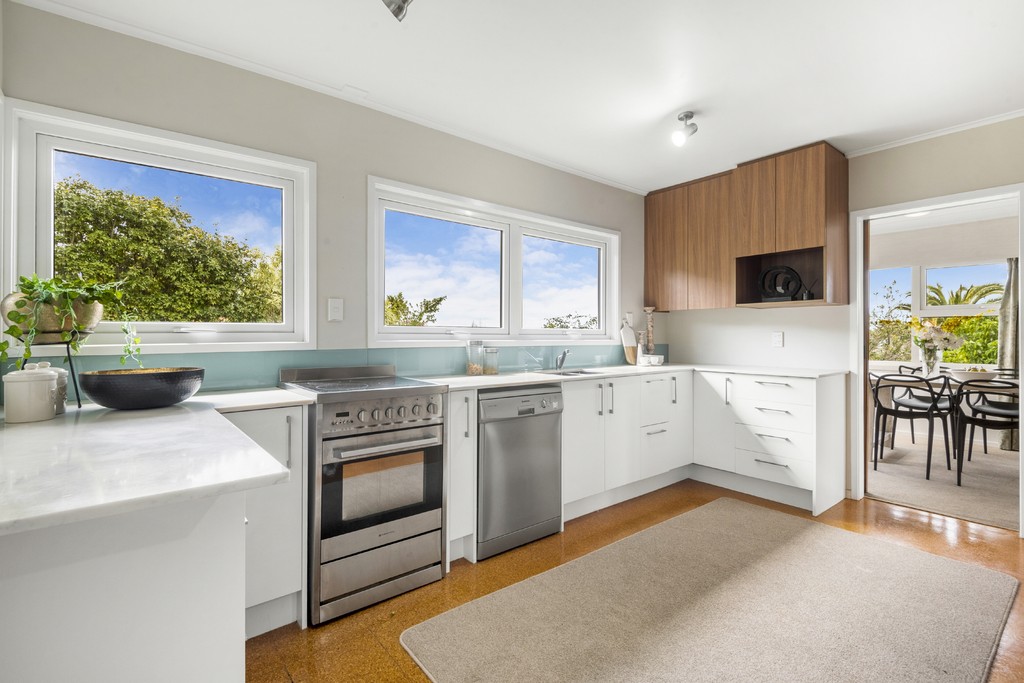 Auction Brought Forward! Tuesday 12 noon IN-ROOMS