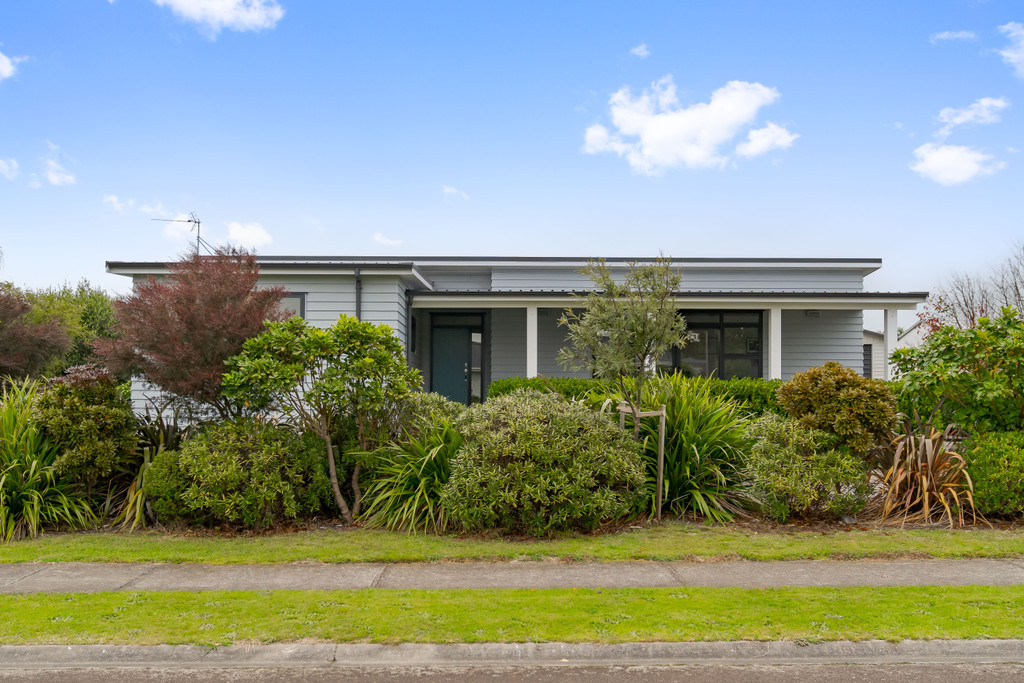 Bright, Modern Living with Private Appeal