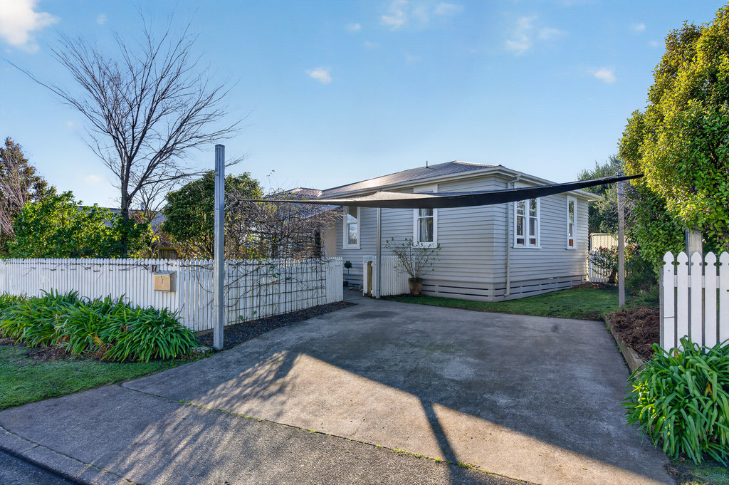 Cosy Retreat Close to the Village