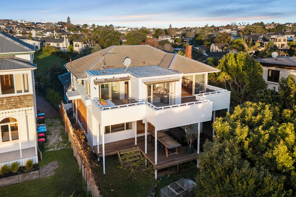 Elevated Family Living with Harbour Views