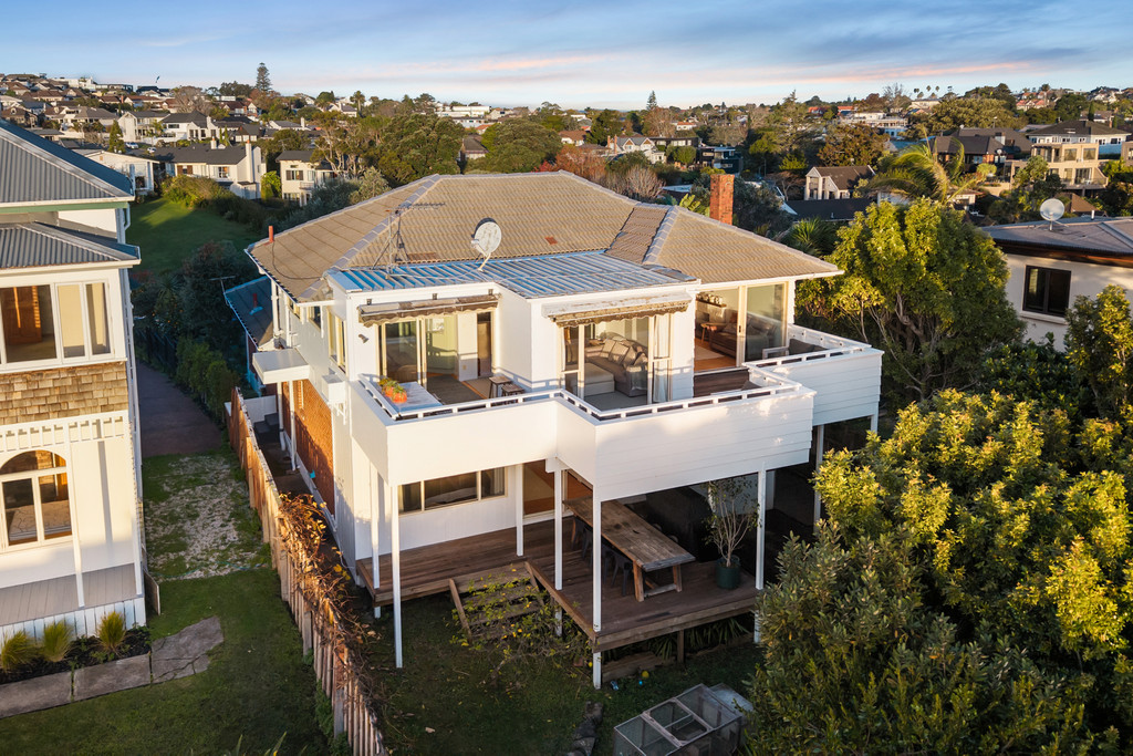Elevated Family Living with Harbour Views