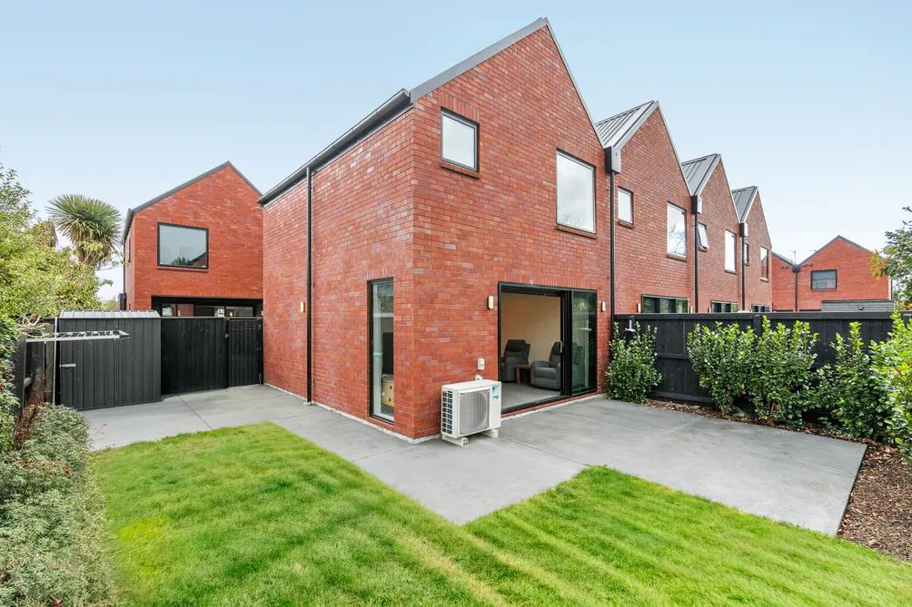 Premium End Townhouse, Exceptional Location