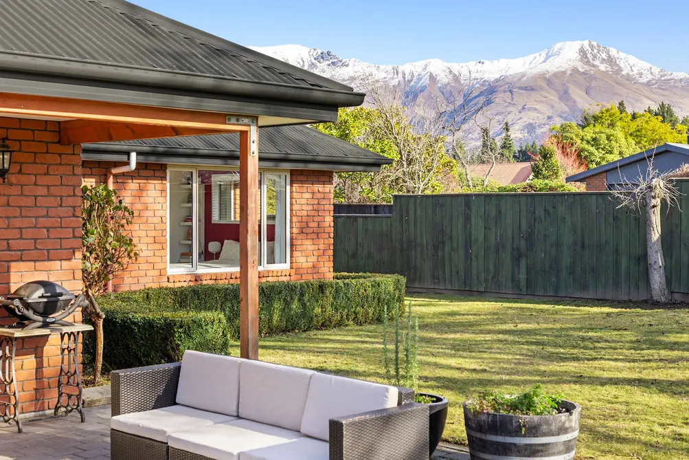Family Space, Mountain Outlook
