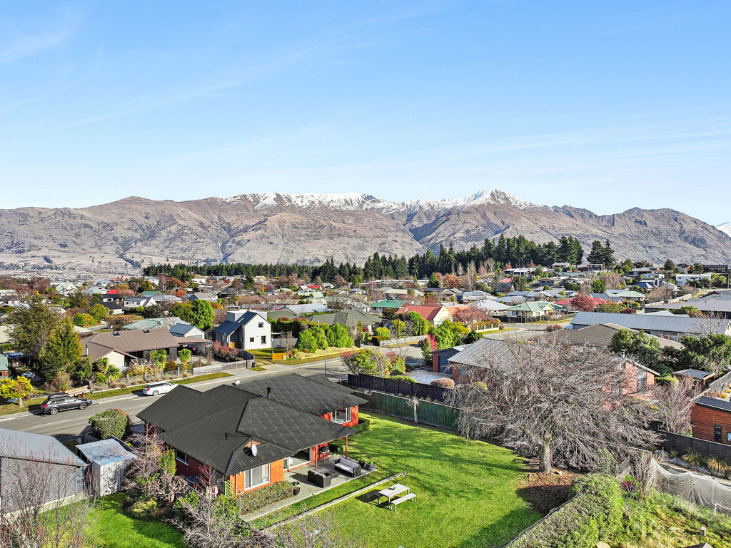 Family Space, Mountain Outlook