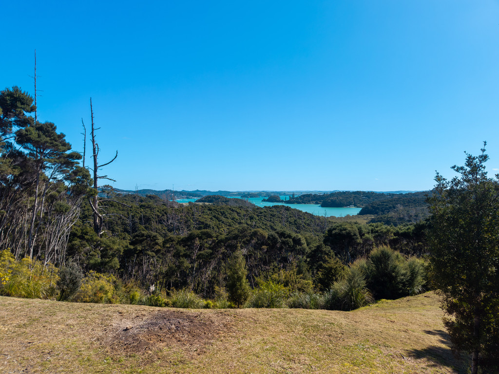 Sea Views & Privacy, Steps from Omata