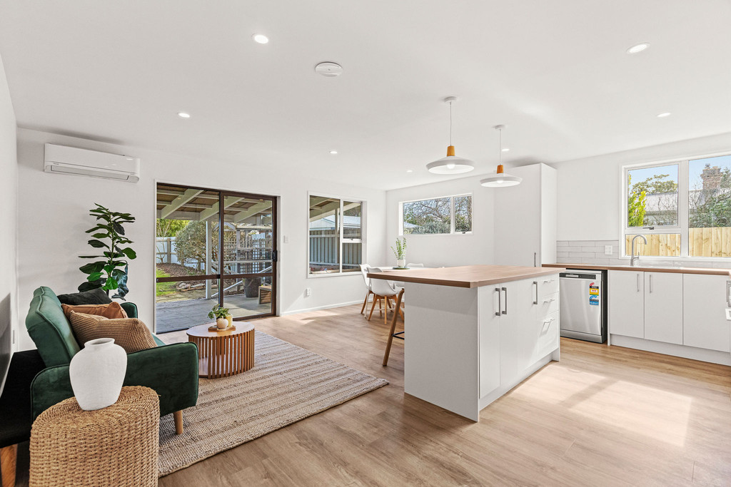 Dual Key or Large Family Living!