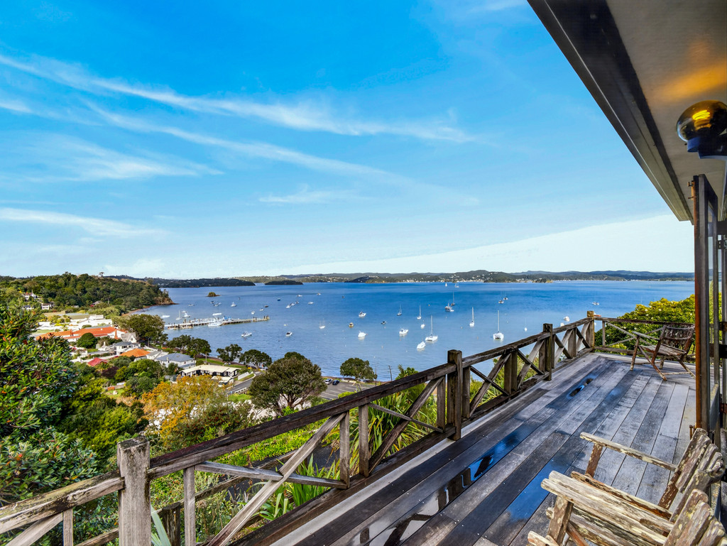 Te Maiki Villa – Elevated Russell Bay Views