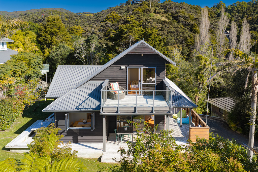 Coastal and Connected to Nature in Lang Cove