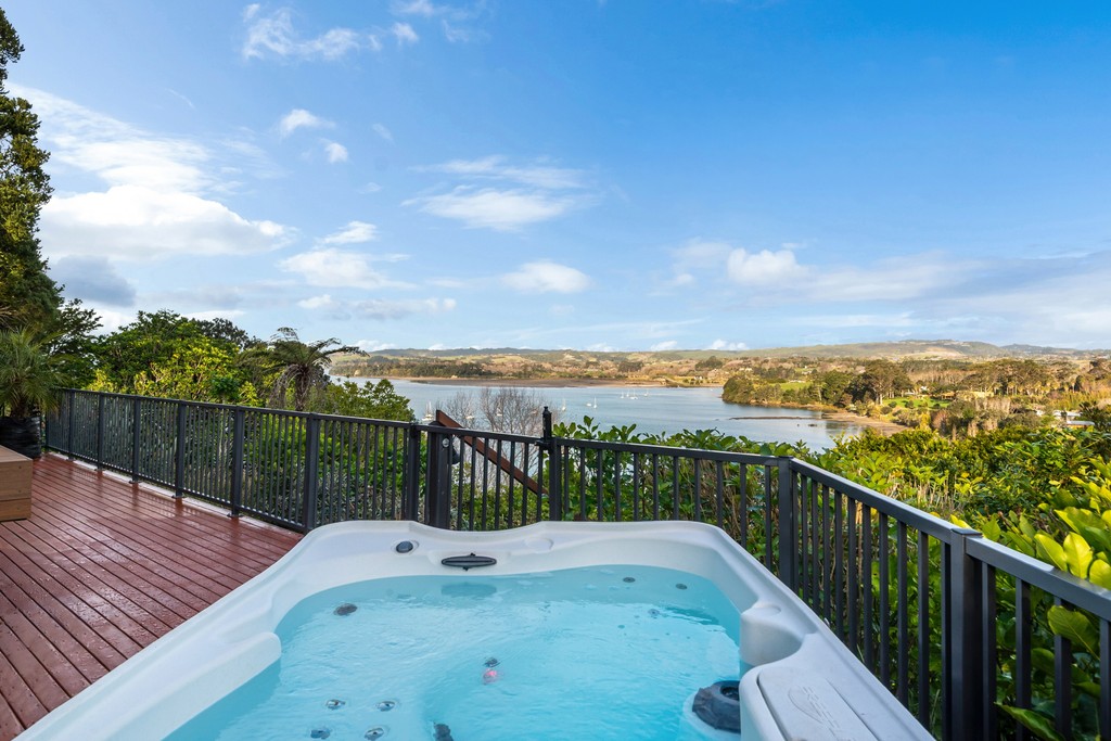 Coastal Haven, Sweeping Views
