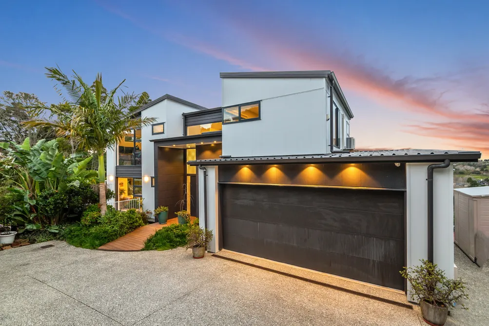 Coastal Haven, Sweeping Views