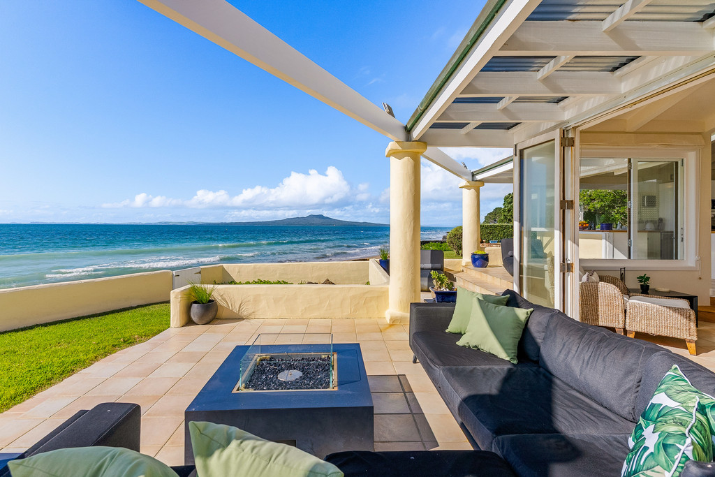 Absolute Beachfront - Milford Beach, Auckland