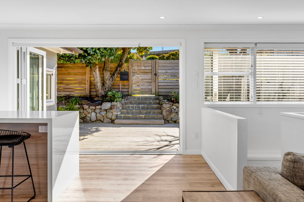 Hilltop Haven - Lovingly Renovated and Ready