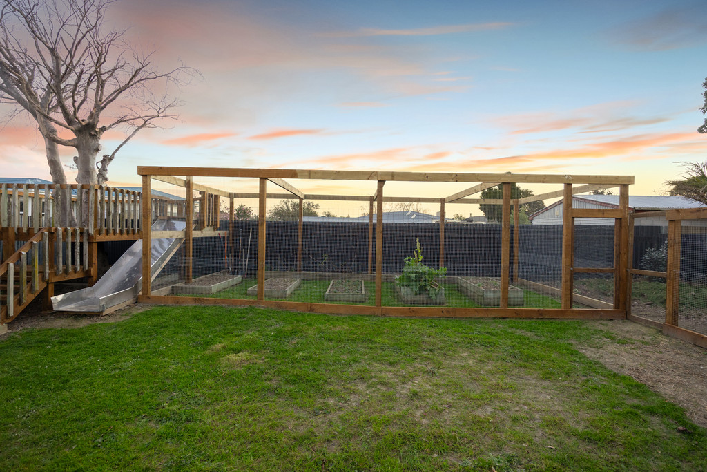 Private Four-Bedroom Home and Family Playground