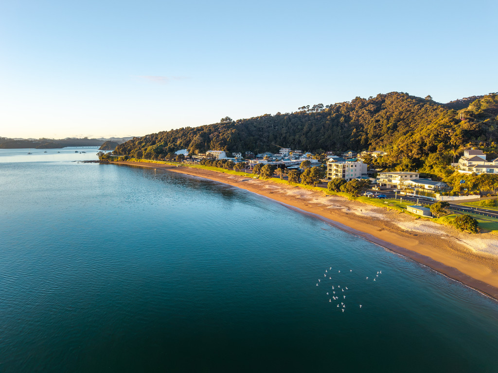 Waterfront Penthouse with Panoramic Bay Views
