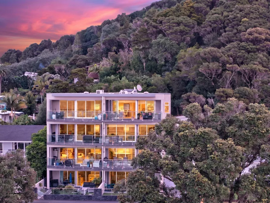 Waterfront Penthouse with Panoramic Bay Views