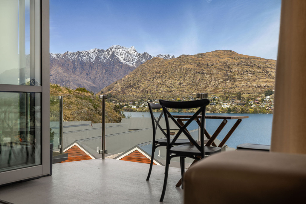 365 VA Flexibility with Lake View