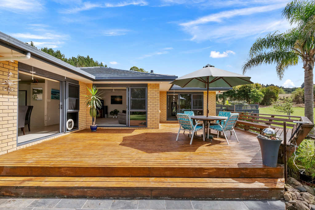 A Private Lifestyle Retreat, Minutes from the City