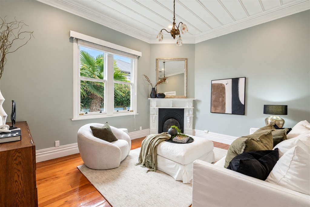 Character Villa in the heart of Devonport