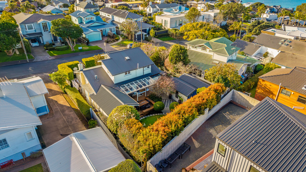 Coastal Charm in the Heart of Takapuna