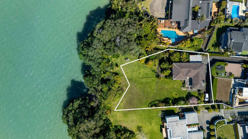 Clifftop Living with Private Beach Access